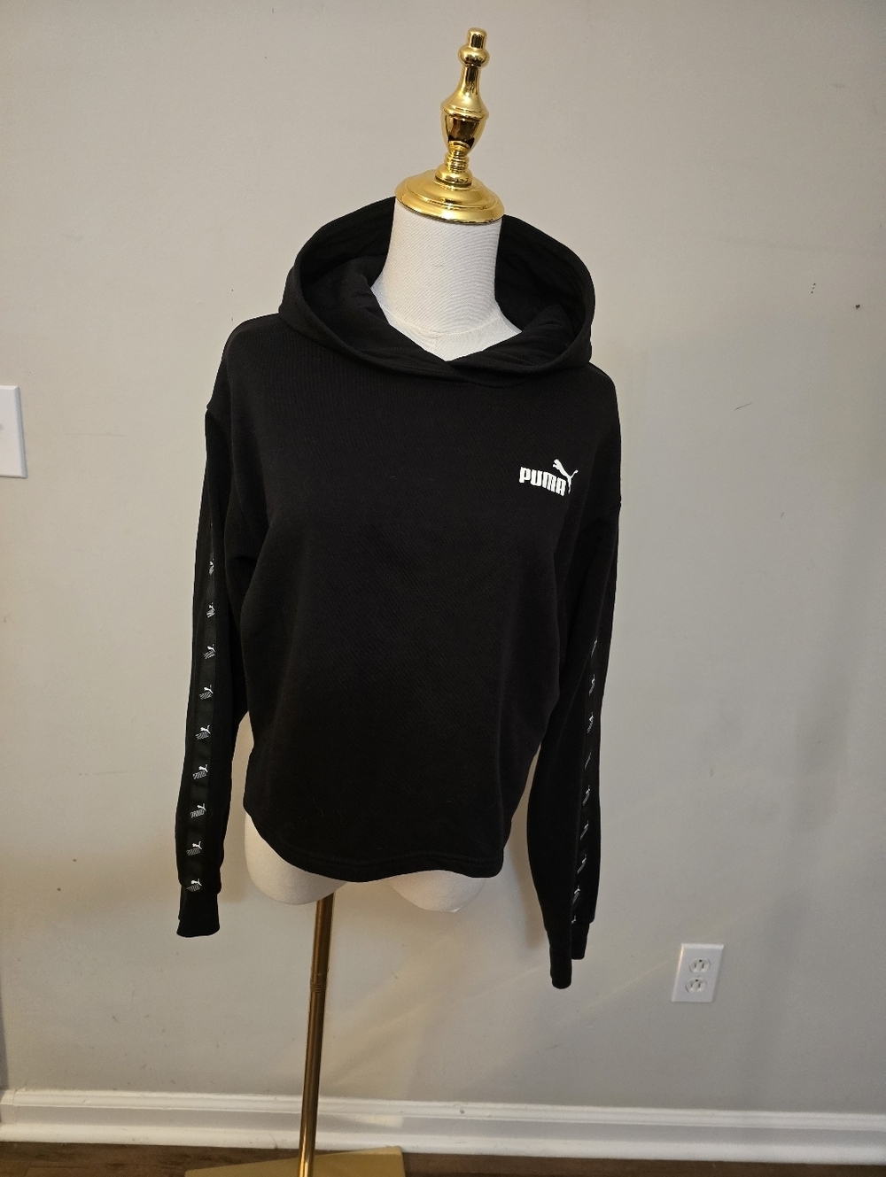 Womens PUMA Branded Athletic Hoodie- Athleasuire Sweatshirt